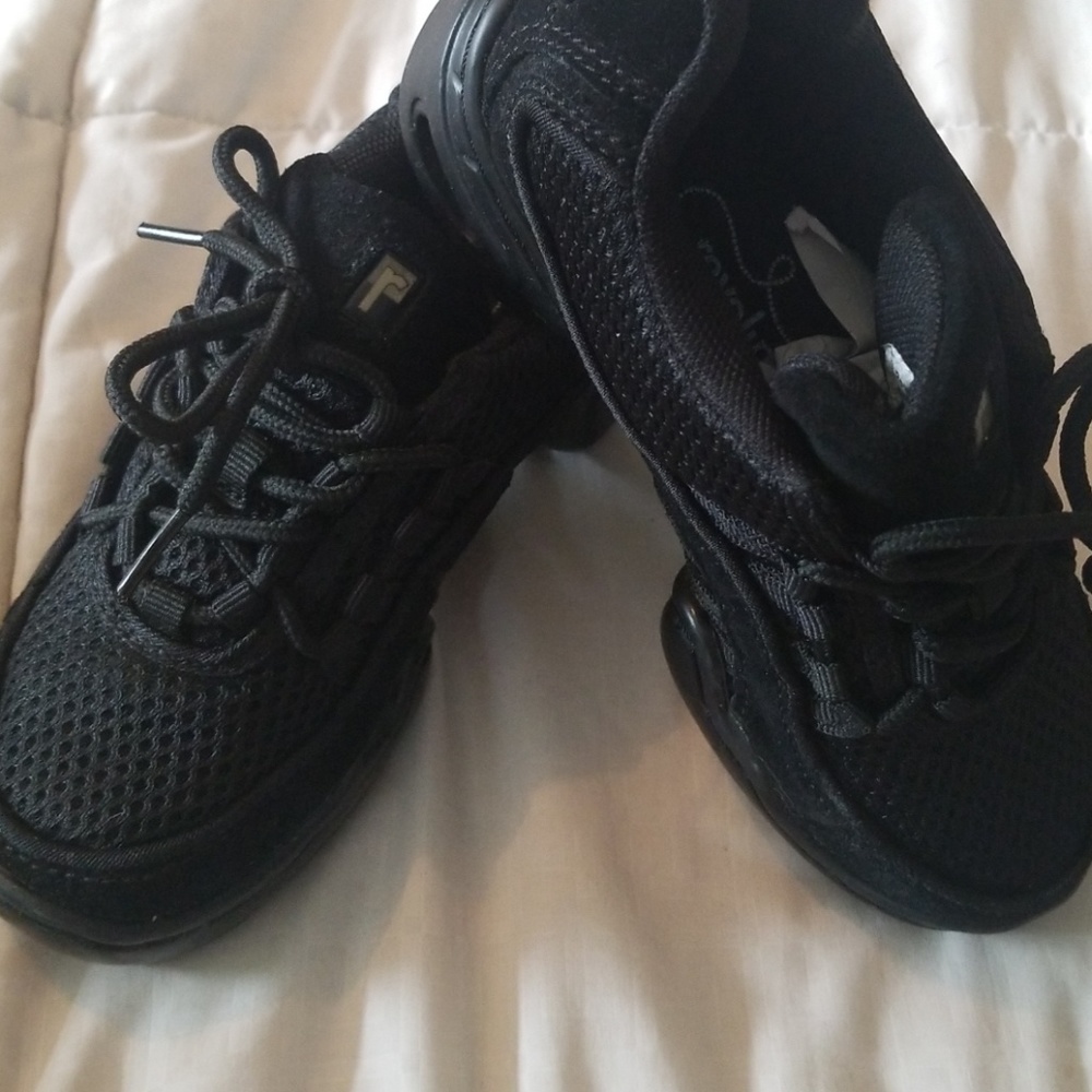 Revolution ultra arch dance sneaker